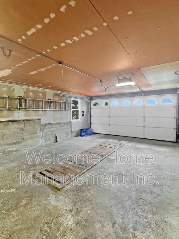 Building Photo - 1228 Sandelin Ave