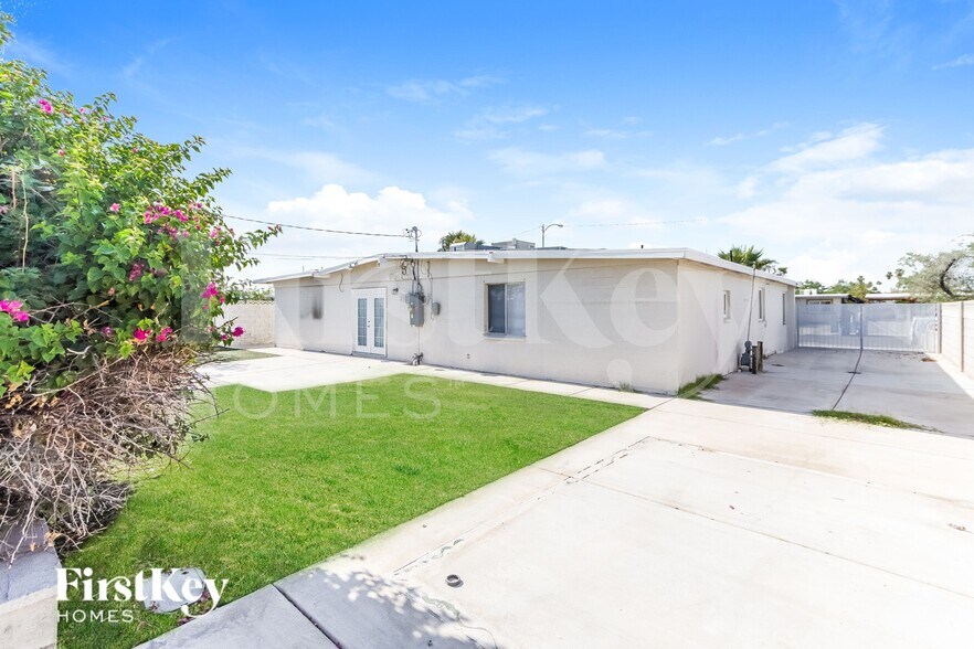 Building Photo - 1692 Capistrano Ave
