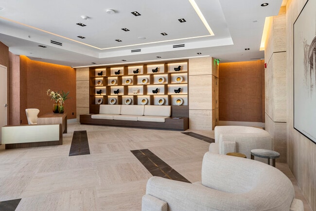 Private lobby featuring marble fountains and original artwork - 701 Valencia
