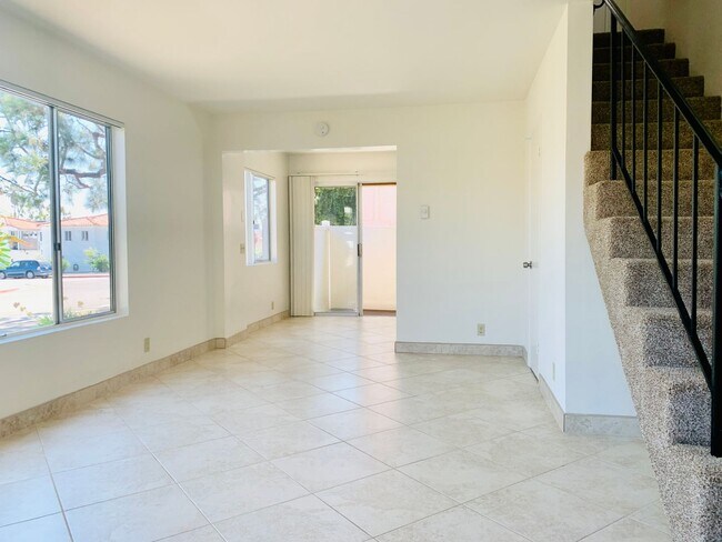 Building Photo - PERFECTLY LOCATED POINT LOMA 2BD/1.5BA TOW...