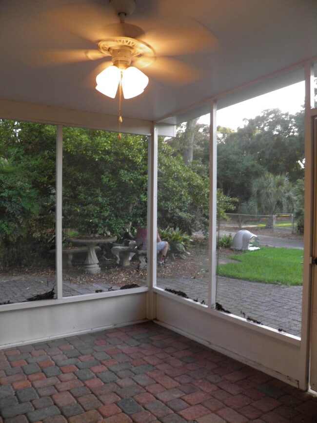 Building Photo - 212 Priscilla Dr