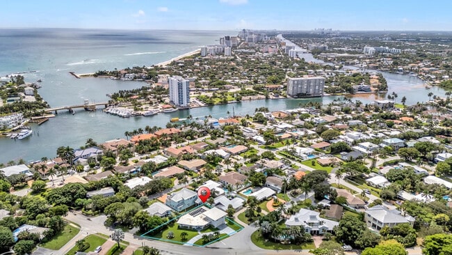 Building Photo - 2812 NE 27th St