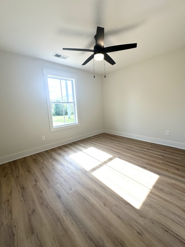 Building Photo - 343 Woods Rd