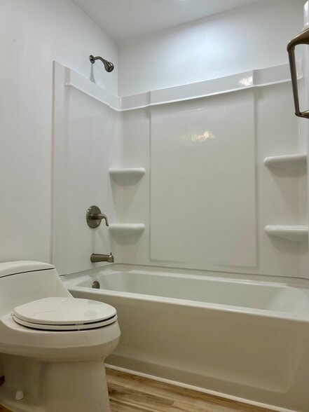 Building Photo - 1313 W Caine Dr