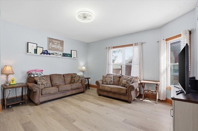 Building Photo - 626 E High St