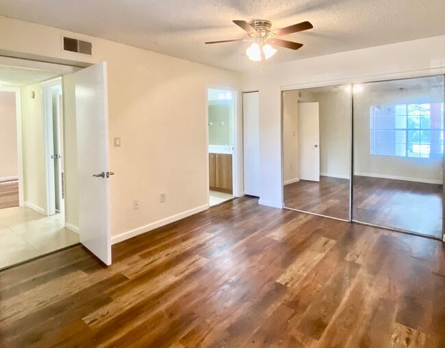 Building Photo - 1055 Crystal Way