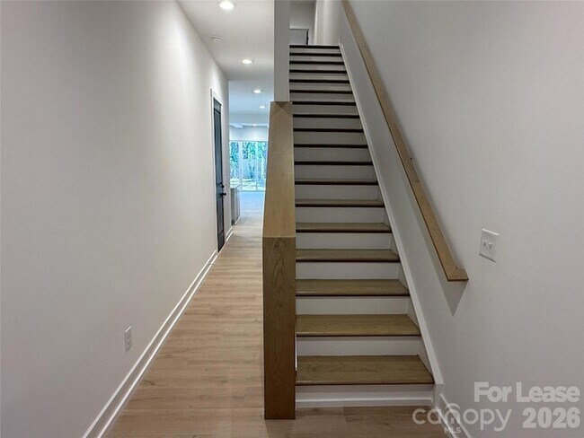 Building Photo - 612 Ambassador St