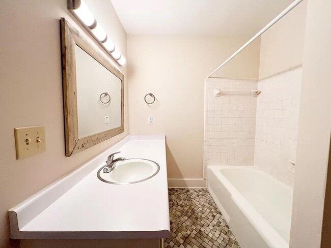 Building Photo - 102 Woodcliff Ct