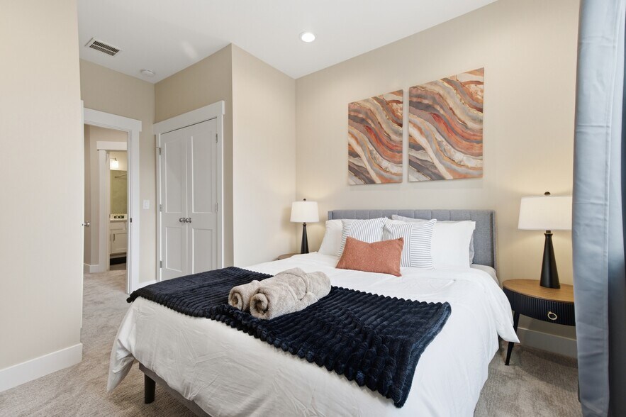 Building Photo - 1562 E 3900 S