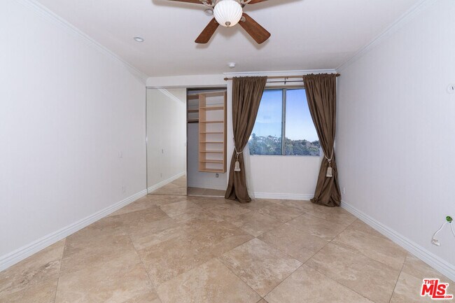 Building Photo - 171 N Church Ln