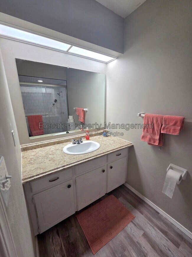 Building Photo - 4225 Clendon Way