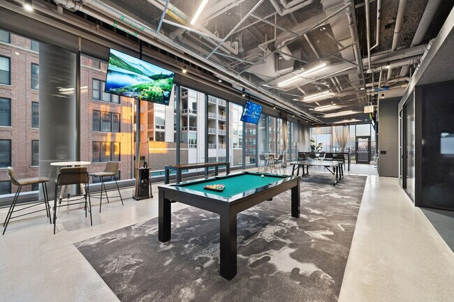 Building Photo - 720 S Wells St