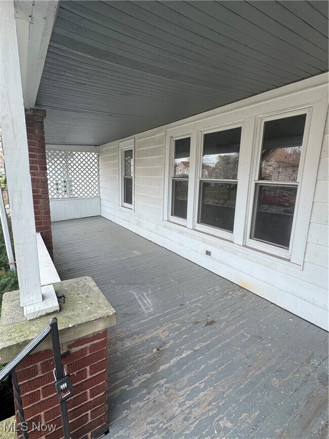 Building Photo - 1029 W 10th St