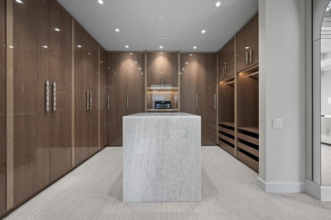 Building Photo - 7474 NE Bay Cove Ct
