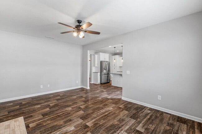 Building Photo - Newer Home in Reedy Fork, SS Appliance, Granite Counter-tops, Island, Office, Den, FP, Loft, Gara...