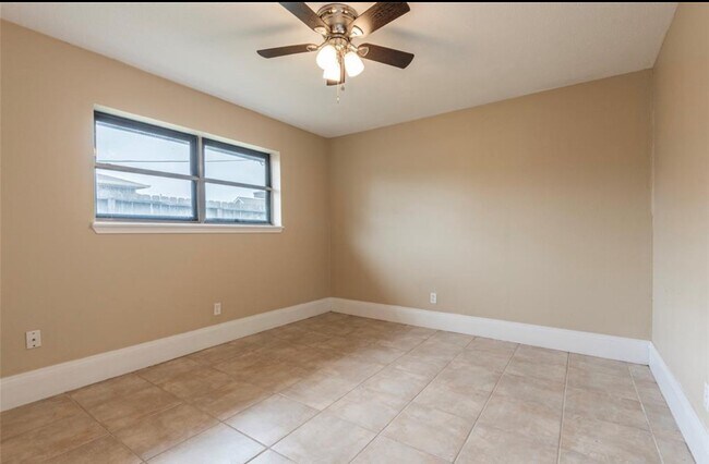 Building Photo - 1350 Strawberry St