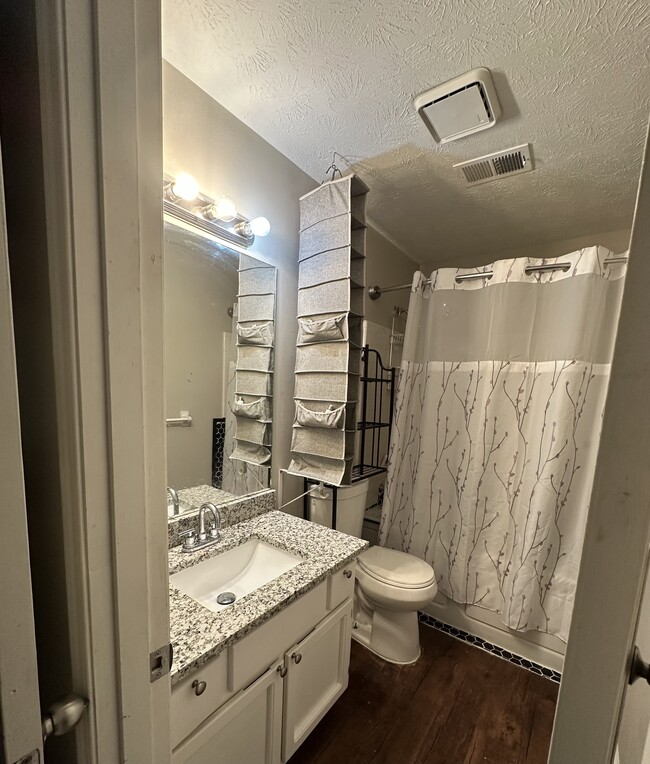 Building Photo - 1426 Riverline Trail