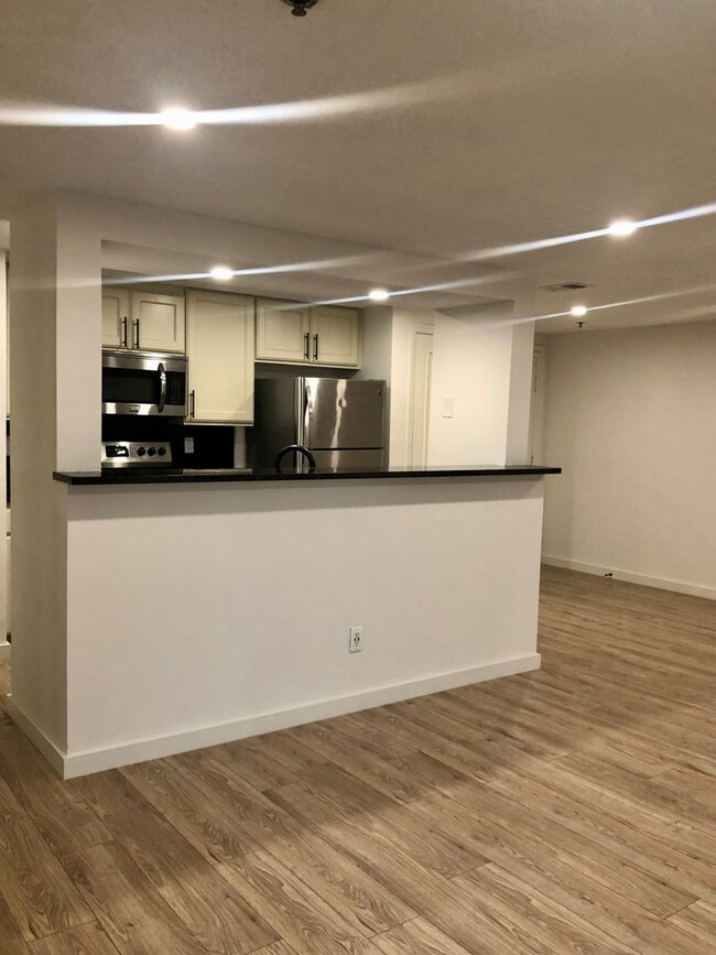 Building Photo - Spacious updated condo near UNCC.