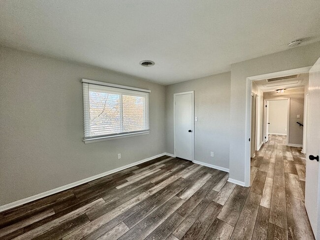 Building Photo - READY NOW!! Updated 5-Bedroom Home w/Fenced Backyard, Attached Garage  & Sunroom - Pet Friendly!