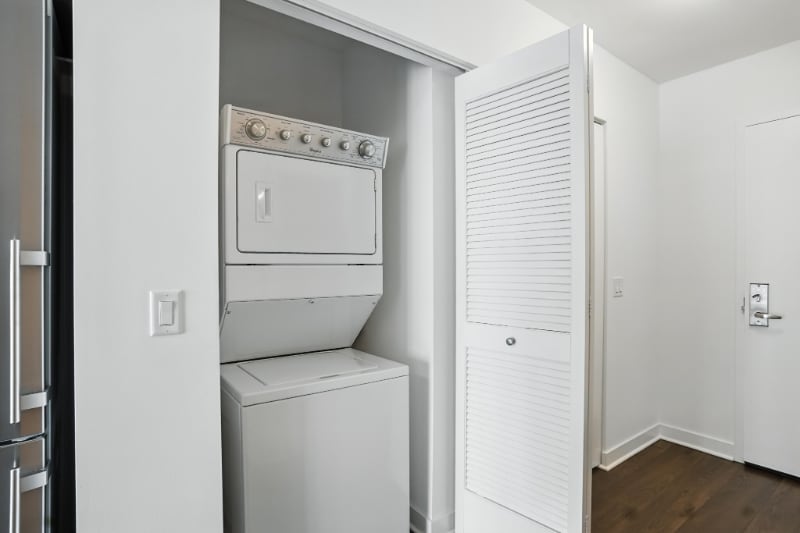 Building Photo - 16 E Randolph St