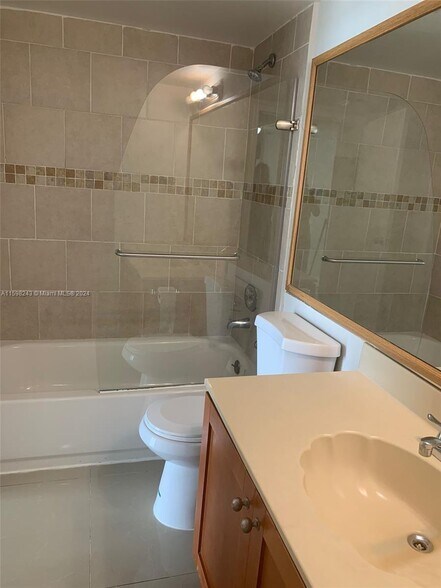 Building Photo - 7601 E Treasure Dr