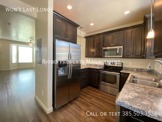 Building Photo - 452 S Tri Terra Ln