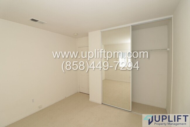 Building Photo - 4 bedroom 2.5 bathroom home in Chula Vista...