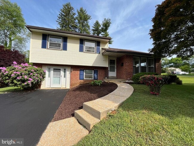 Primary Photo - 1213 Farmington Ln
