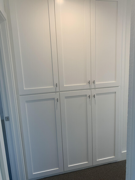 Unit B - Linen Closet - 3018 Jeffrey Dr