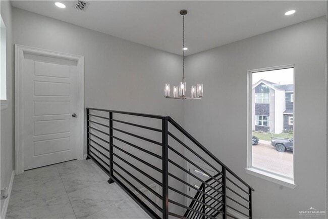 Building Photo - 5404 N Crown Point