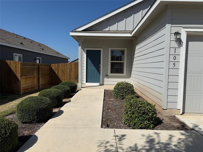 Building Photo - 105 Crier Cv