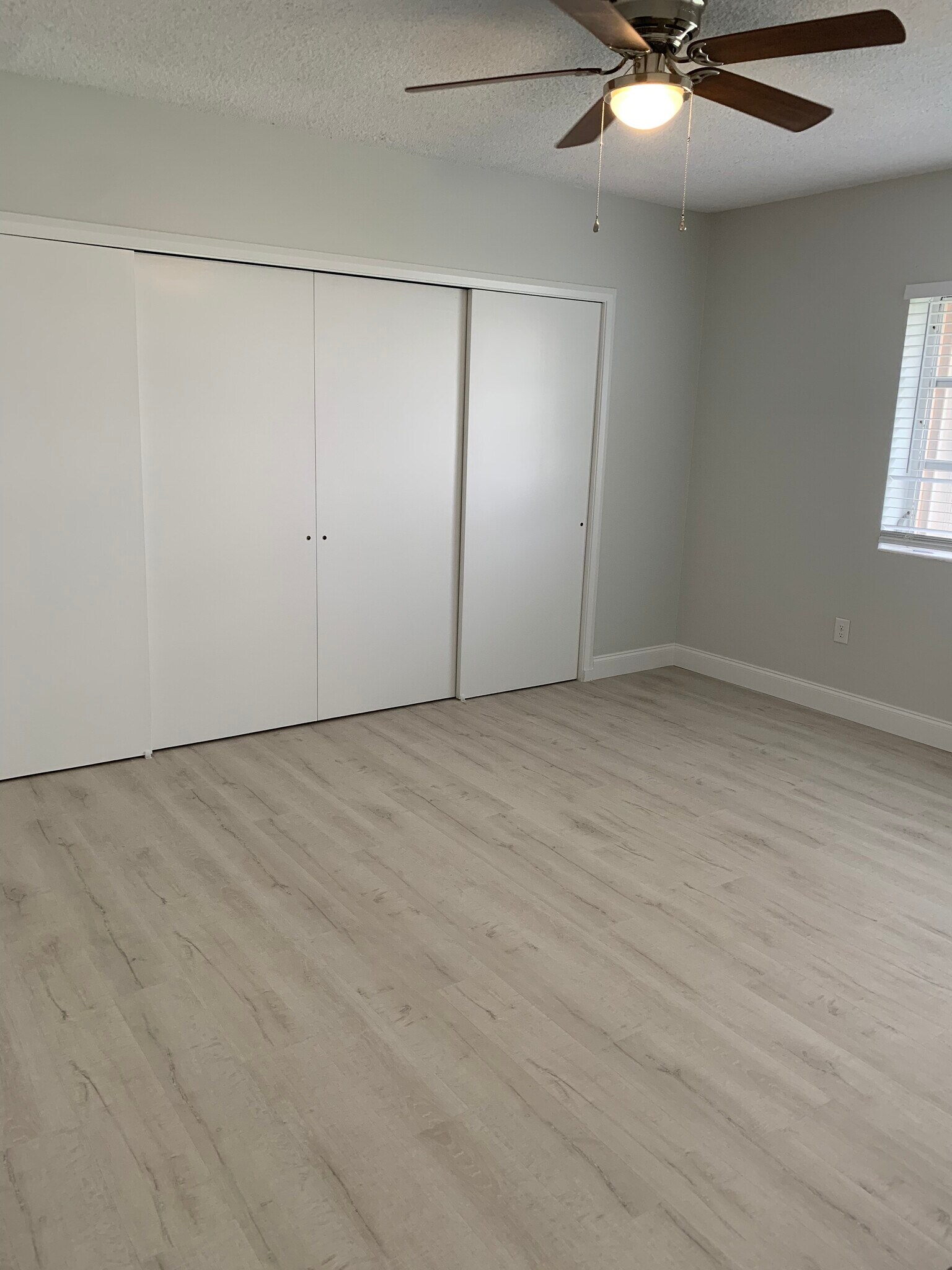 Building Photo - 15 S Golfview Rd