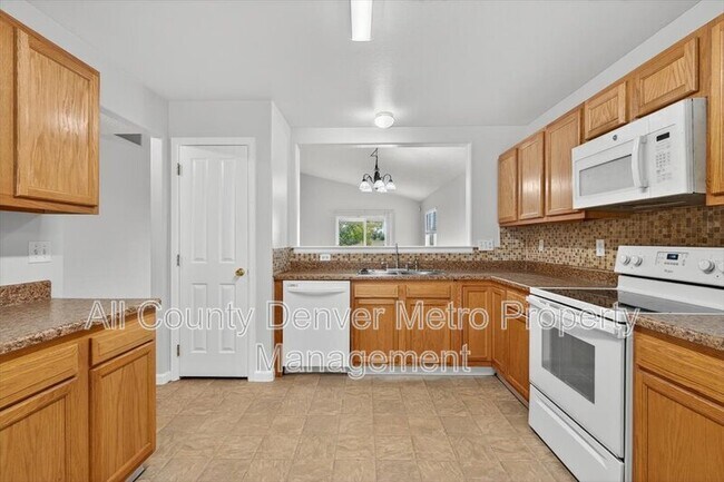 Building Photo - 5241 Helena St