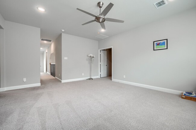 Building Photo - 929 Newcastle Dr