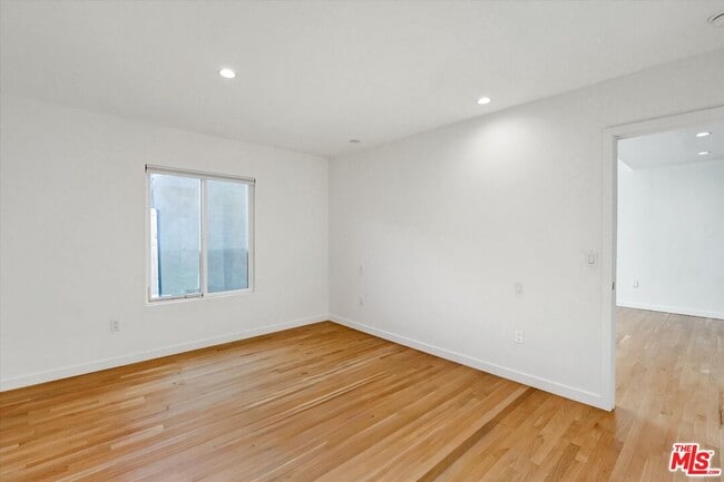 Building Photo - 5400 W 82nd St