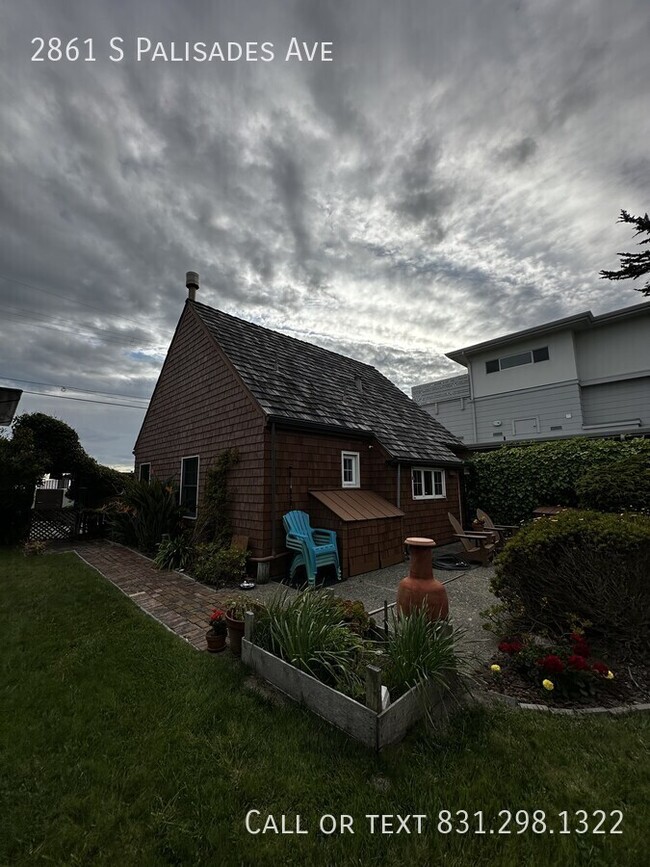 Building Photo - 2861 S Palisades Ave
