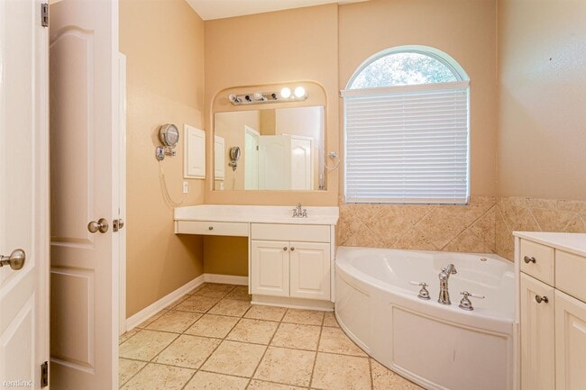 Building Photo - 4 br, 2 bath House - 2407 Tivoli Dr