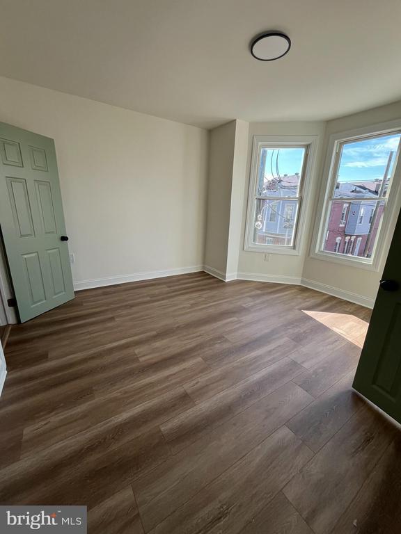 Building Photo - 533 S Salford St