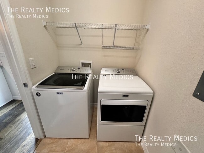 Building Photo - 1375 Painted Bunting Ave
