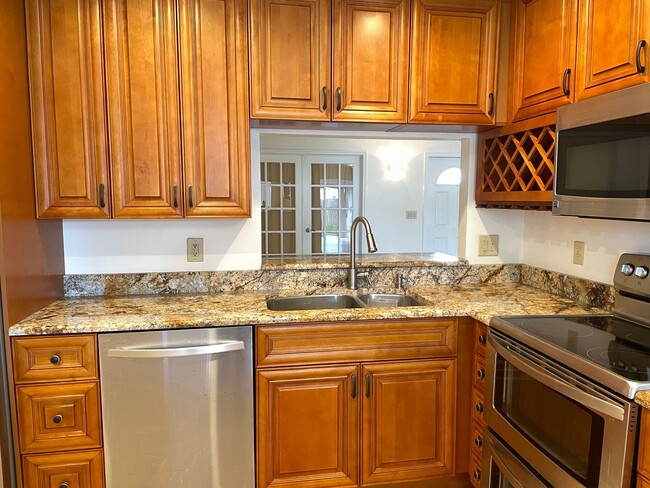 Building Photo - Easy Living in Palm Beach Gardens—Minutes ...