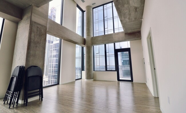 Building Photo - 1323 S Wabash Ave