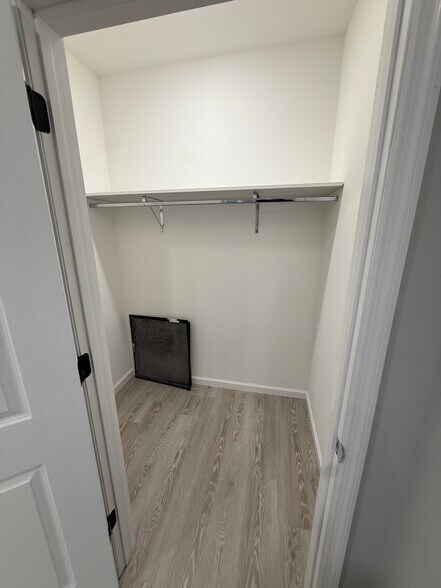 Building Photo - 456 Ellison St