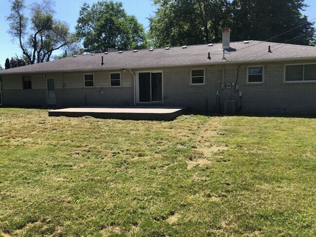 Building Photo - LOCATION, LOCATION, 3 BEDROOM HOUSE FOR LE...