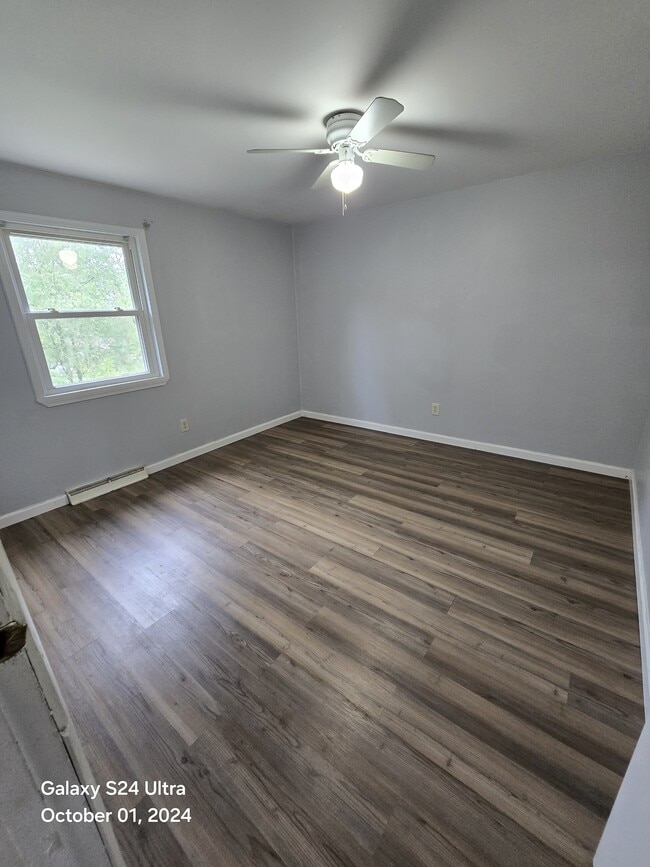 Master Bedroom - 21 Cree Dr