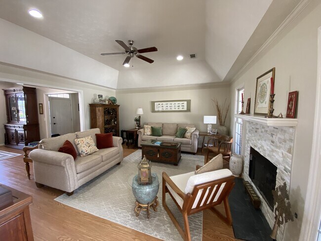 Building Photo - 5010 Emerald Isle Ct