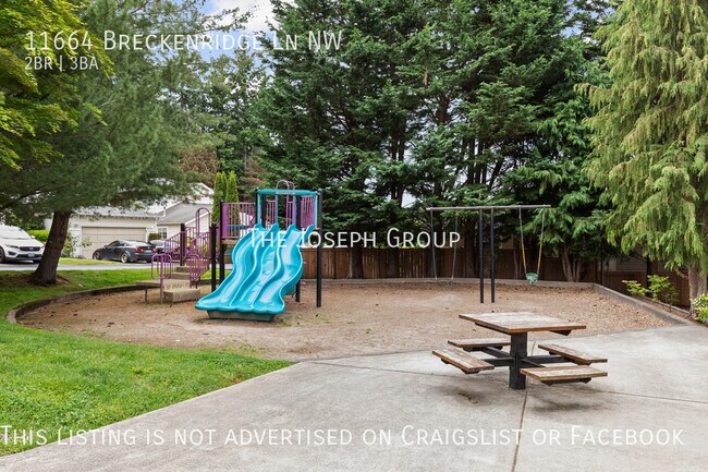 Building Photo - Centrally located 2 bed/2.5 bath in Silver...
