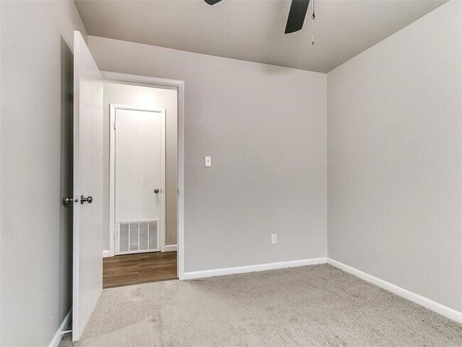 Building Photo - Super 4 Bed 1.5 Bath in the South Gate Addn in Moore, OK