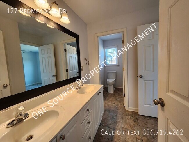 Building Photo - 127 Redmeadow Dr