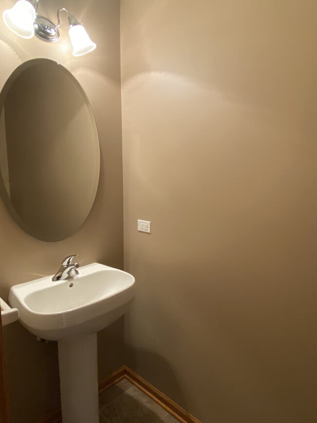 Building Photo - 545 Yorkshire Ln