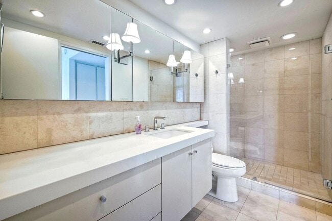 Building Photo - 1250 Cave St